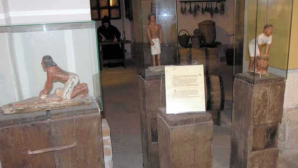 Процесс изготовления пива. Статуэтки 2800 года до н.э., Египет